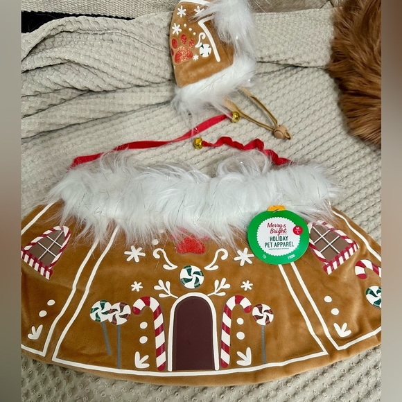 Other - Merry & Bright Gingerbread House Pet Cape & Hat Set – Size M/L – New with Tags
